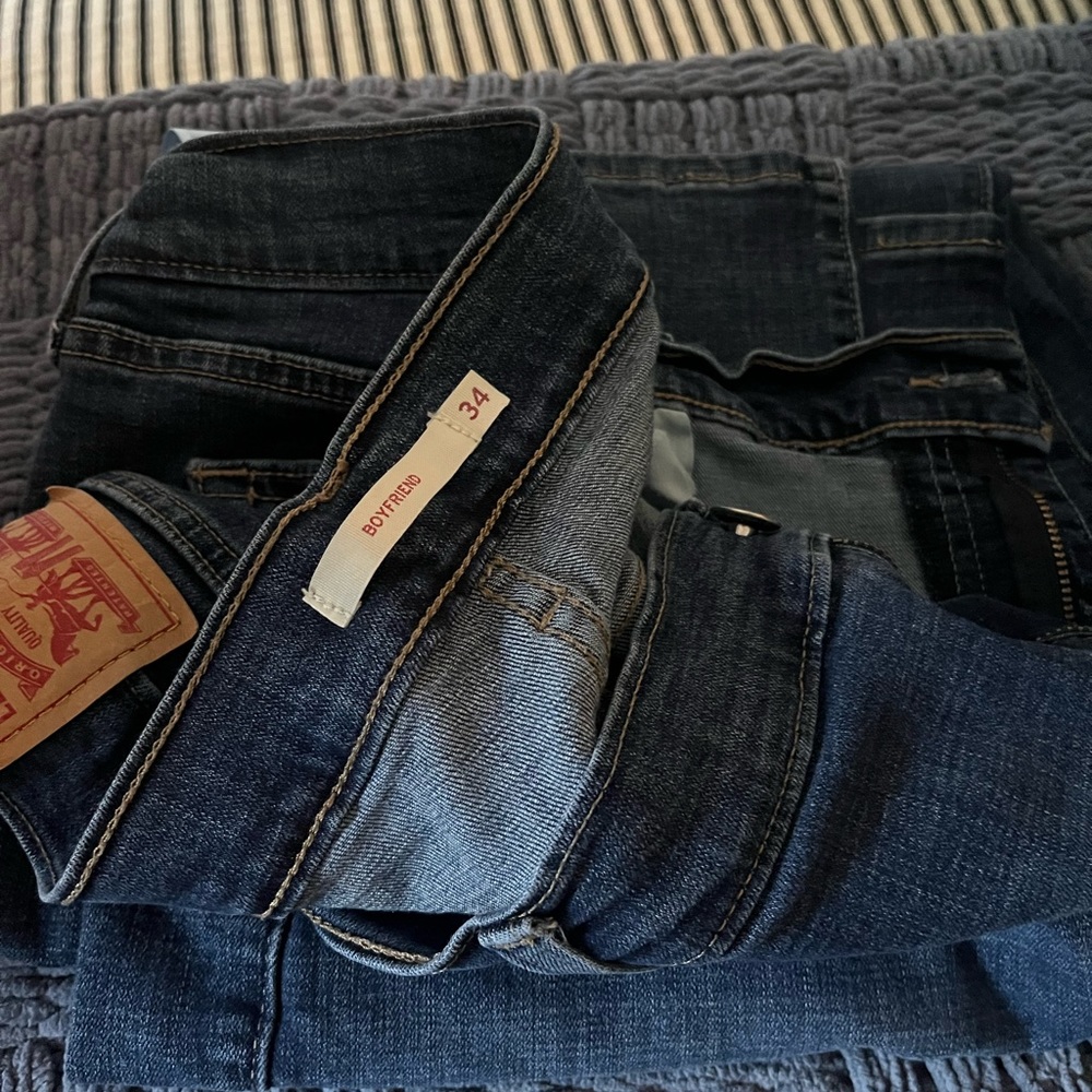 Levi’s dark Jean